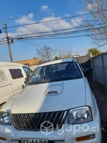 Camioneta diesel Mitsubishi