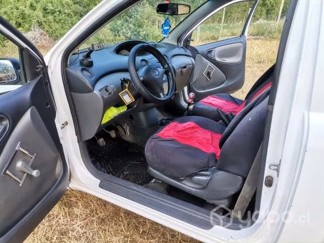 Vendo toyota yaris sport 1.3