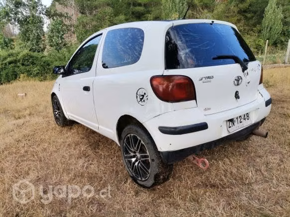 Vendo toyota yaris sport 1.3