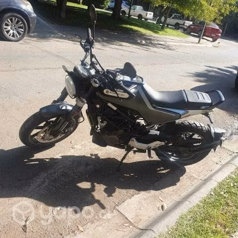 HUSQVARNA SVARTPILEN 200, año 2021