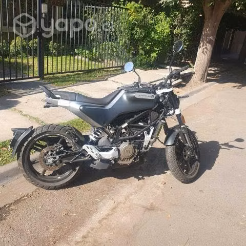 HUSQVARNA SVARTPILEN 200, año 2021