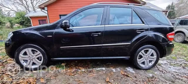 Vendo SUV familiar Mercedes Benz año 2011 - Imagen 3