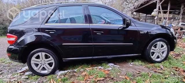 Vendo SUV familiar Mercedes Benz año 2011 - Imagen 4