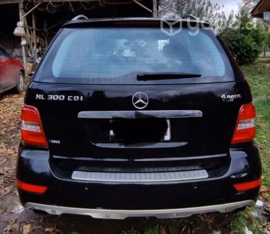 Vendo SUV familiar Mercedes Benz año 2011 - Imagen 2