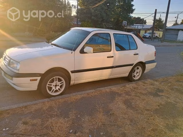 Vendo Volkswagen Vento 1998