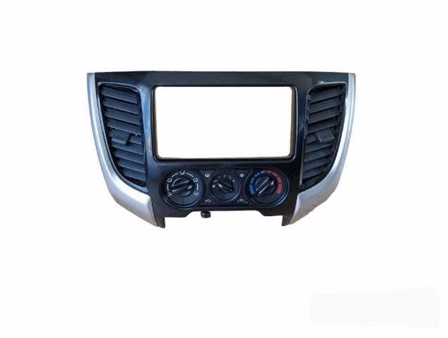 Panel de Radio/ Calefacción Mitsubishi New L200