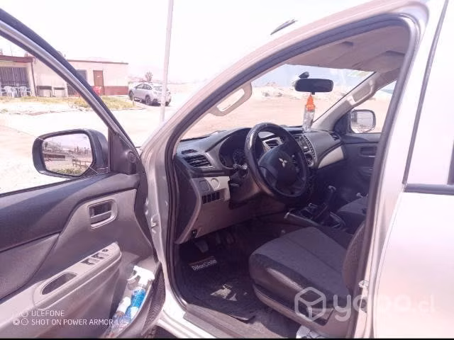 Camioneta Hilux L200 - Imagen 3