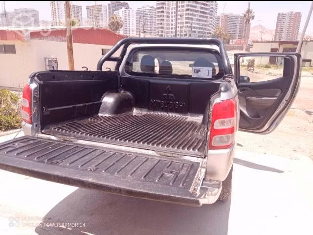 Camioneta Hilux L200 - Imagen 2