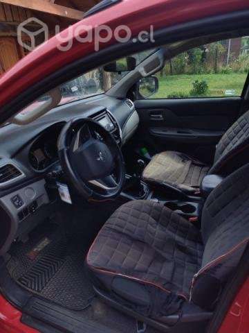 Mitsubishi L200 Turbo Diesel 4x4 mecánica - Imagen 2