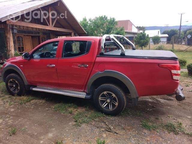 Mitsubishi L200 Turbo Diesel 4x4 mecánica - Imagen 3