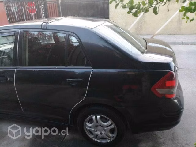 Nissan tiida 2016