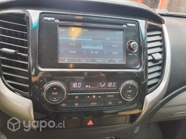 Mitsubishi L200 Dakar 4x4 2.4 AUT - Imagen 8