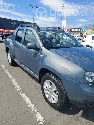 Camioneta Renault oroch gris