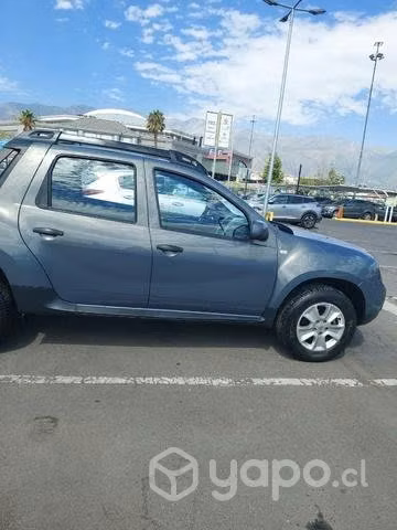 Camioneta Renault oroch gris
