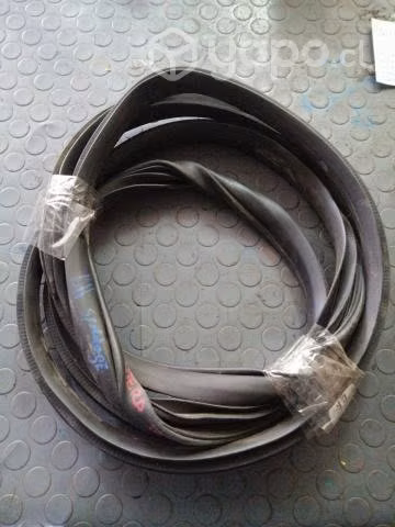 Goma contorno pilar pta del izq Kia Sportage 2014