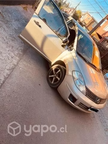 Nissan Tiida 2011 - Imagen 2