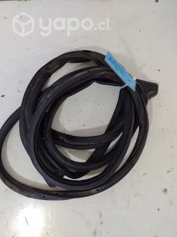 Goma Contorno Pta del der (MBT1252) BT50 2020