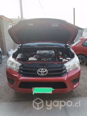 Camioneta Toyota Hilux año 2021