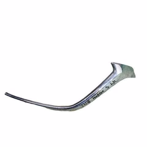 15895 bisel cromado de mascara izquierdo mazda3 17