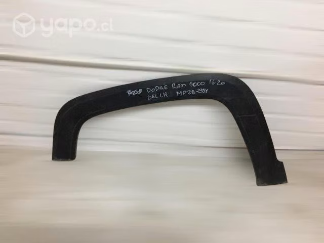 Moldura de rueda delantera lh dodge ram 1000 16-20