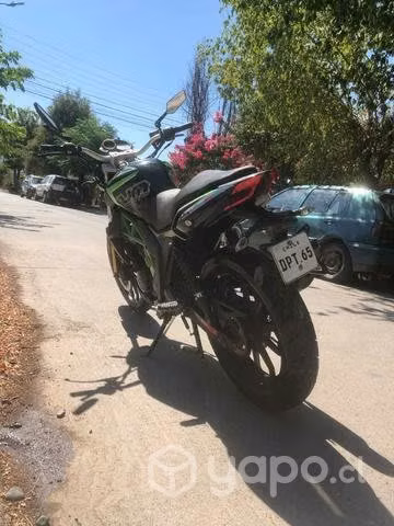 Moto UM XTREET 150cc