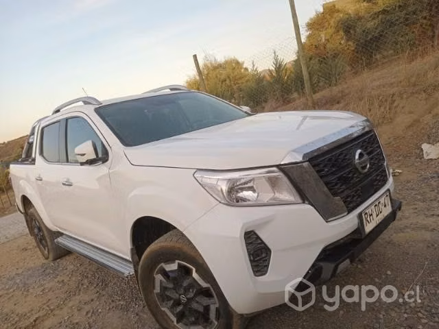 Vendo camioneta full nissan 2022 unico dueño