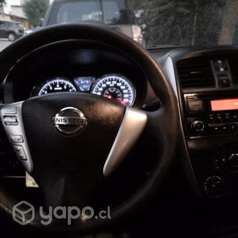 Taxi basico con sus derechos Nissan versa 2018