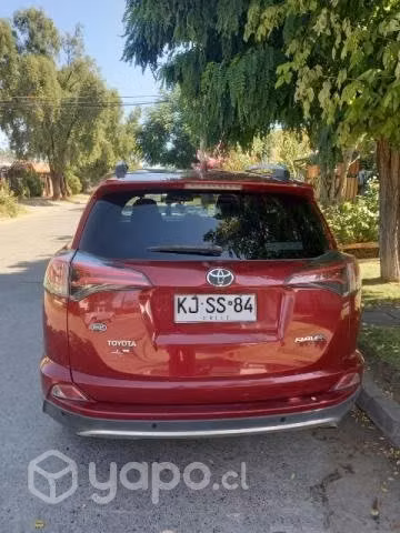 Se vende camioneta RAV4, año 2018 - Imagen 2