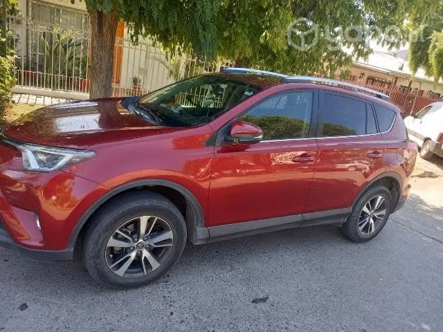 Se vende camioneta RAV4, año 2018 - Imagen 4