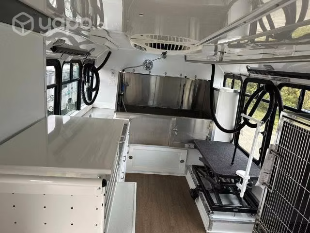 Ford e 450 adaptada como peluquería canina