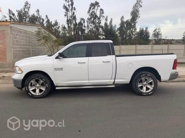 Camioneta en excelente estado RAM1500 año 2017