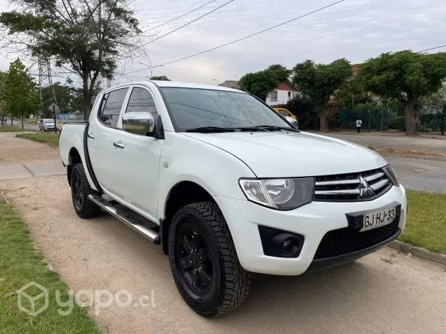 Mitsubishi l200 2014 4x4 diesel impecable - Imagen 2