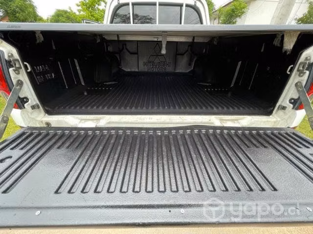 Mitsubishi l200 2014 4x4 diesel impecable - Imagen 12