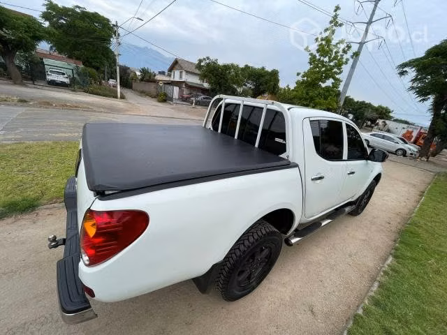 Mitsubishi l200 2014 4x4 diesel impecable - Imagen 13