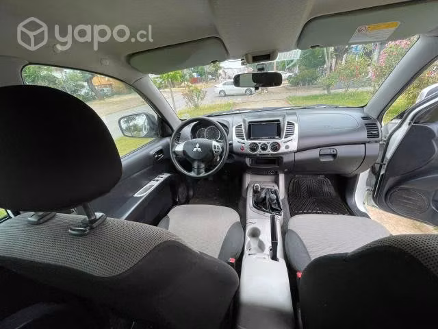 Mitsubishi l200 2014 4x4 diesel impecable - Imagen 9