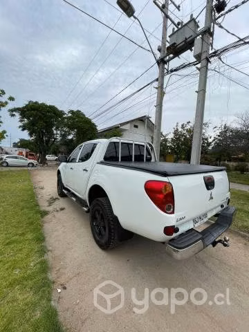 Mitsubishi l200 2014 4x4 diesel impecable - Imagen 4