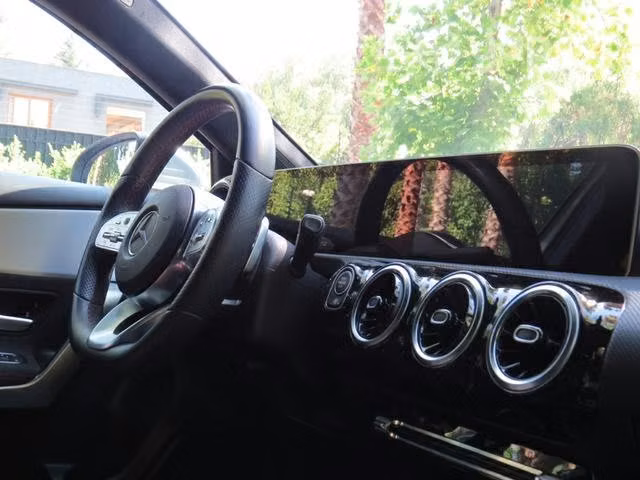Mercedez Benz a 200 año 2020