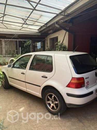 Volkswagen Golf 2003 al día patente pagada.