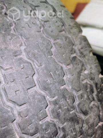 Neumático Bridgestone 235 70 16 con llanta - Imagen 2