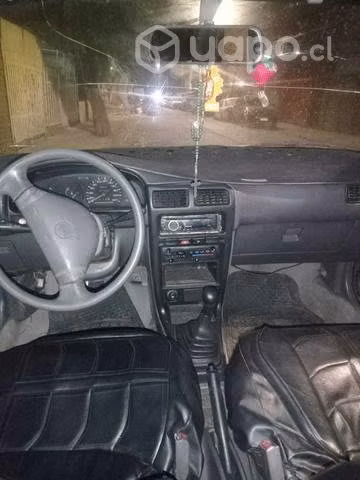 Auto nissan v16 1996 tapa roja