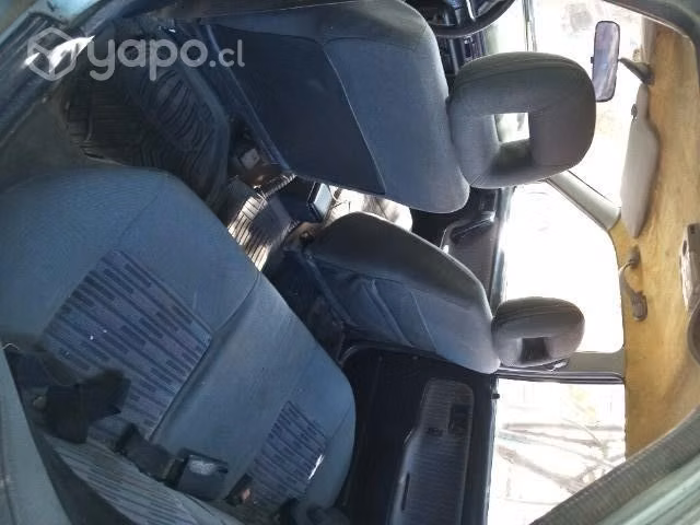 Se vende vehículo familiar mazda 323 año 1992