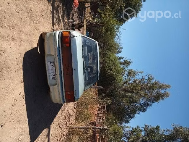 Se vende vehículo familiar mazda 323 año 1992