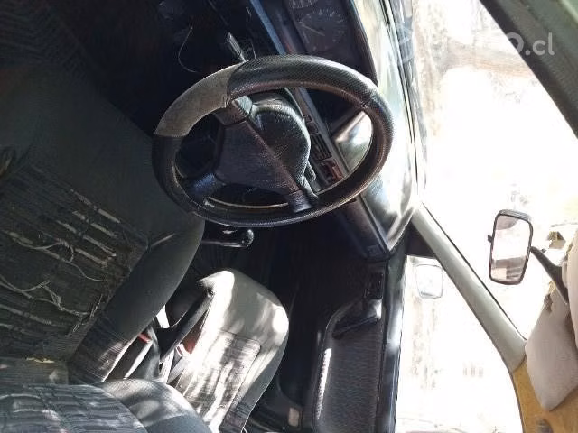 Se vende vehículo familiar mazda 323 año 1992