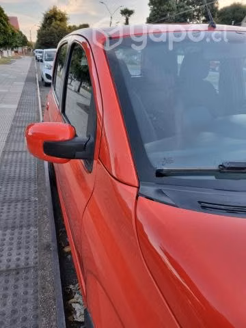 Se vende vehiculo fiat uno sporting 1.4