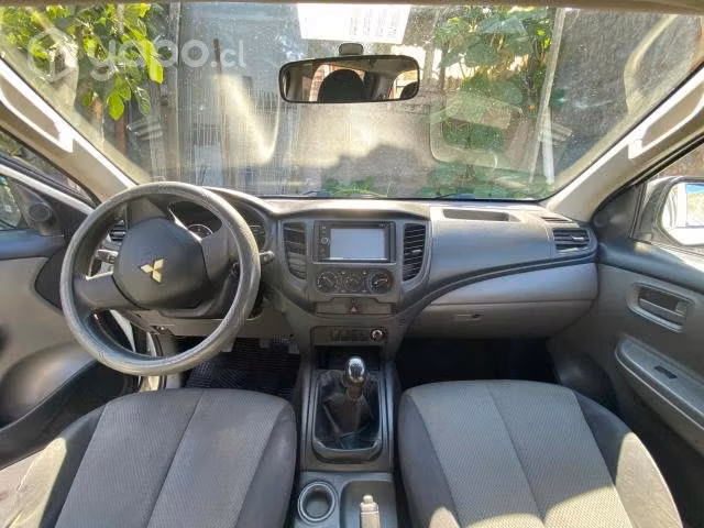 Mitsubishi l200 2016