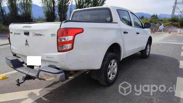 Mitsubishi l200 2016