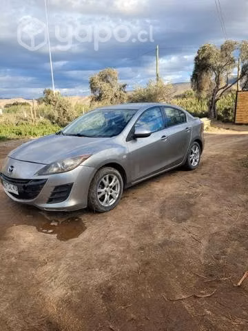 Se vende auto mazda 3
