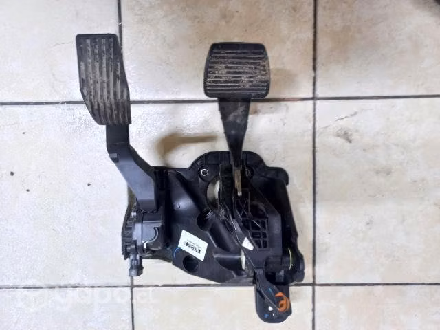 Pedal de aceleración nissan new versa 2022