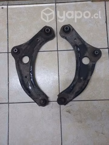 Bandejas de suspensión nissan new versa 2022