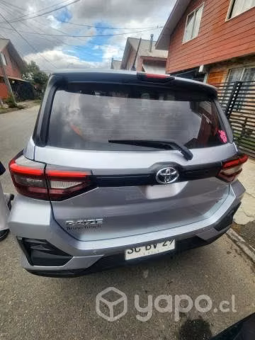Se vende toyota raize
